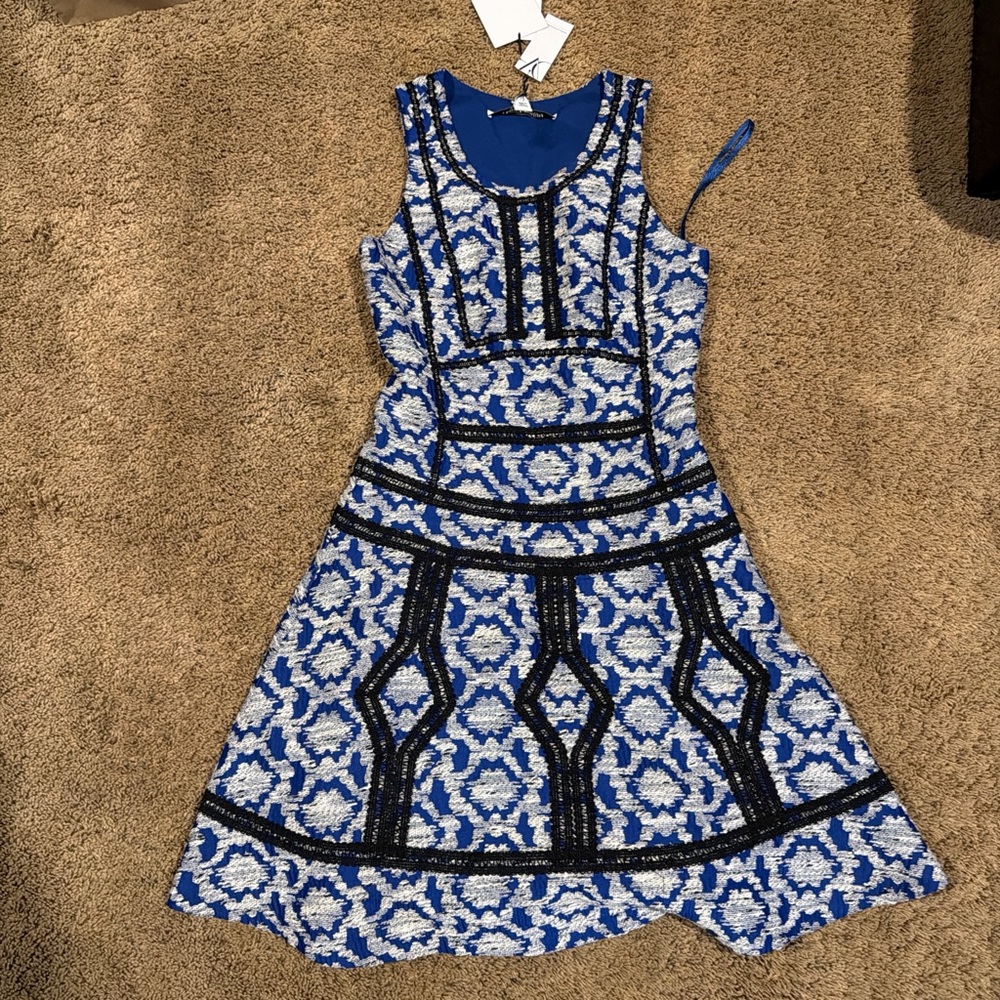 Diane Von Furstenberg Blue and White Sleeveless Patterned Midi Dress